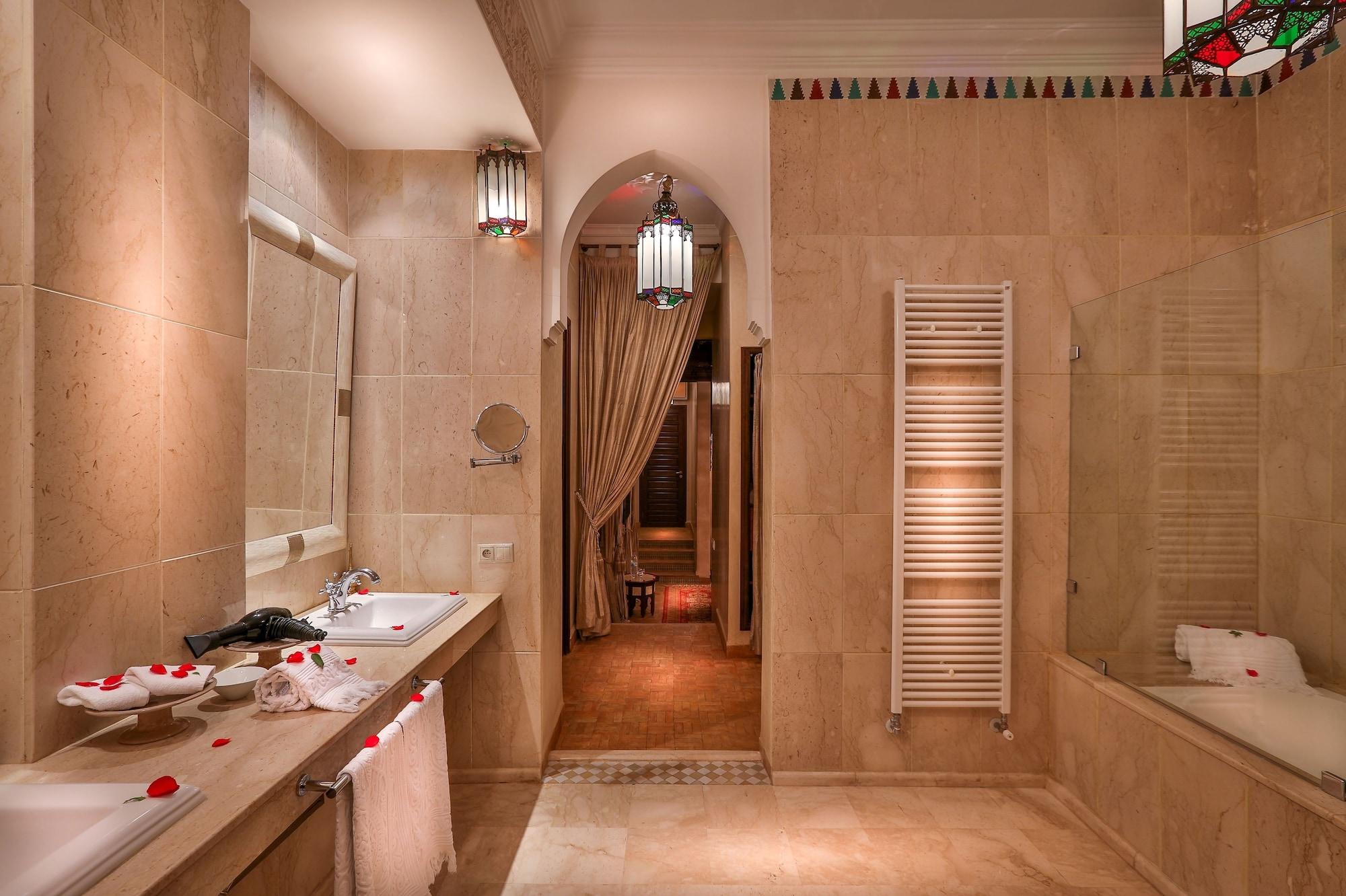 Riad Kniza Marrakesh Exterior photo Bathroom