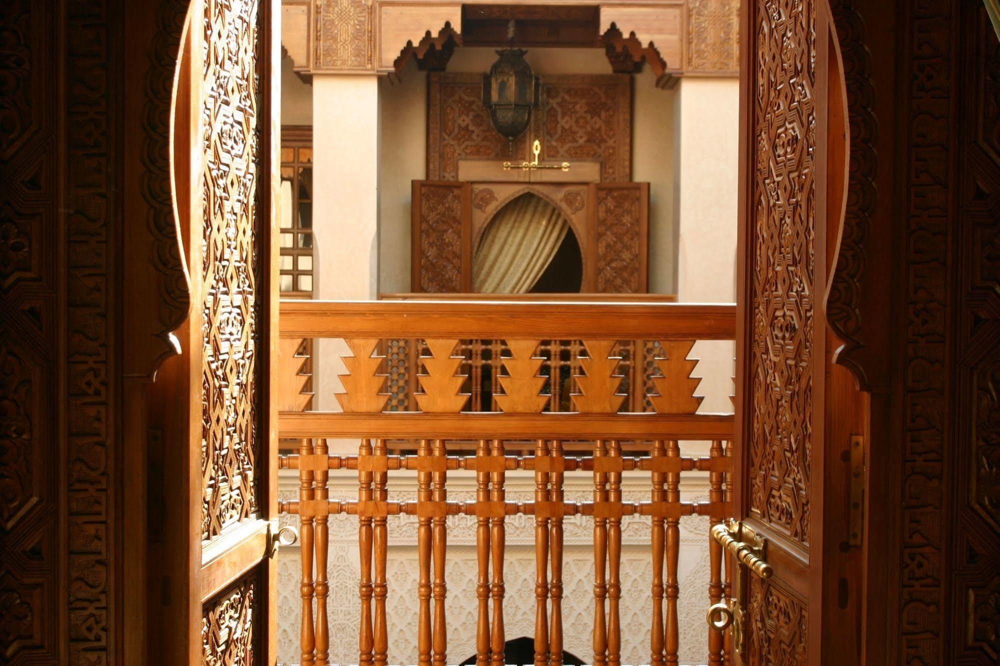 Riad Kniza Marrakesh Exterior photo The tomb of Ibn Arafa